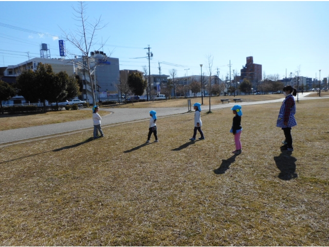 だるまさんが
ころんだ。