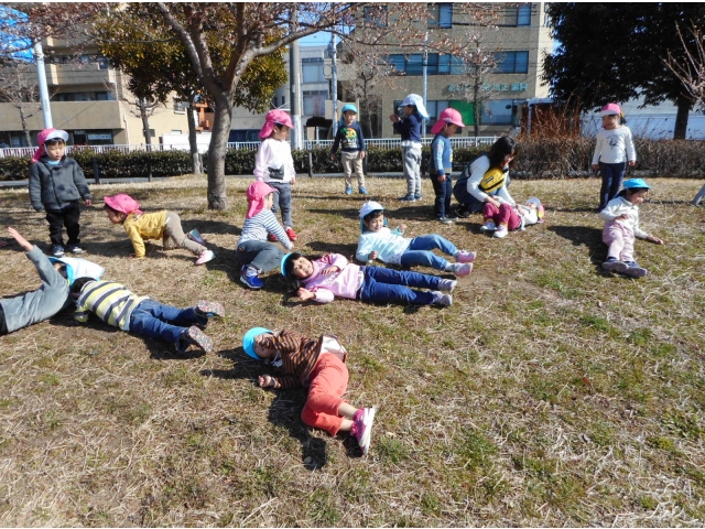 ゴロゴロころがる。