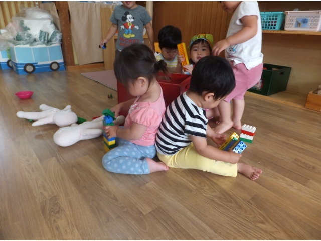 背中合わせで
真剣です