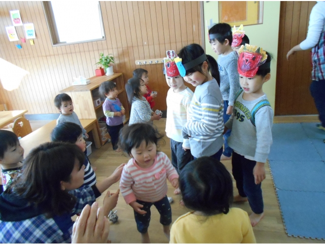 控えめなオニに
“オニは～そと!”