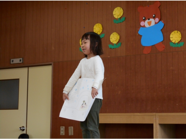 大好きなお絵描きを説明
してます。