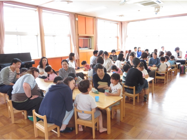 日頃やっている
フッ素洗口に真剣です。
