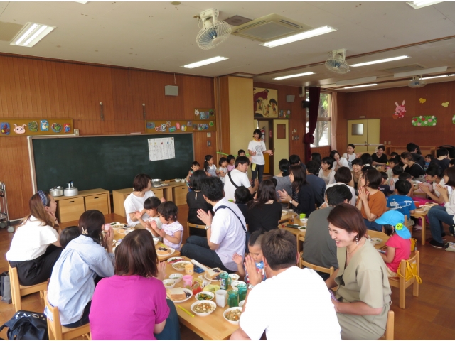 たくさん遊んだ後は
おいしい給食♪