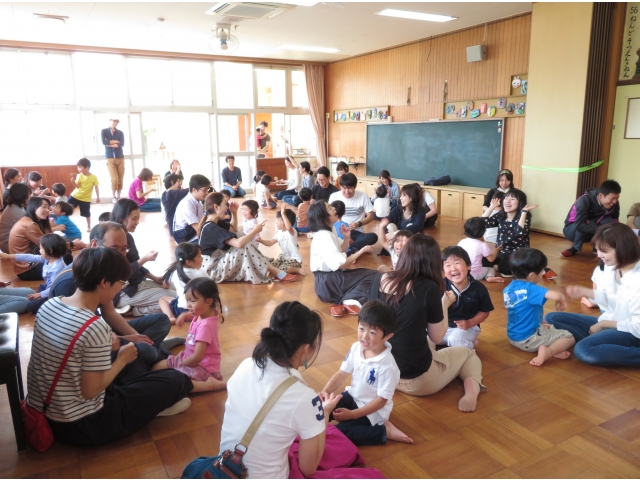 “お寺のおしょうさん”
の手あそび