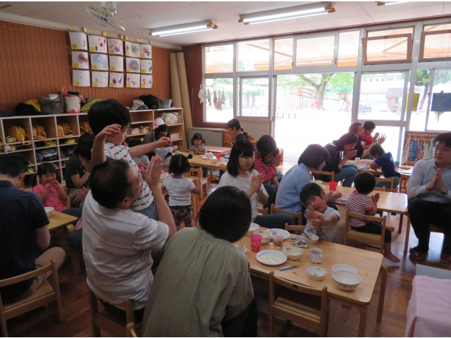 親子で給食♪
!(^^)!