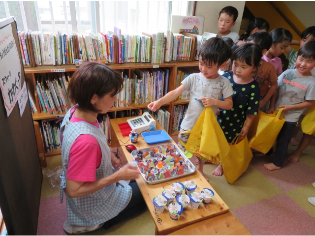 「はい、おかね」