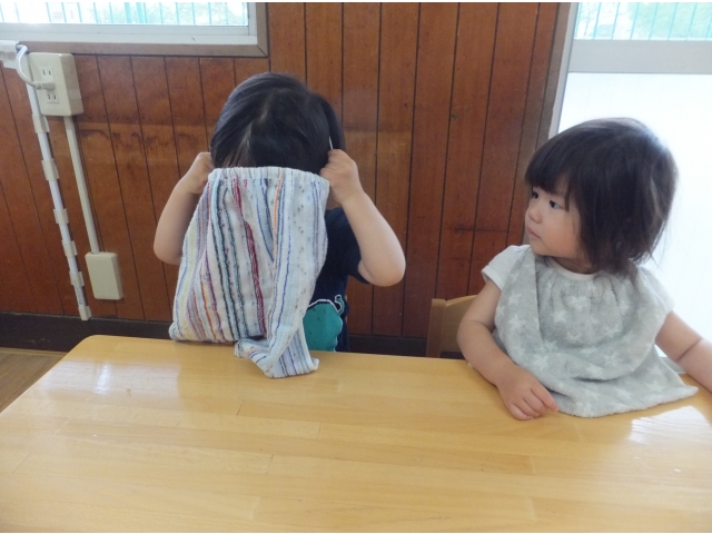 エプロンを付けて
朝のおやつ♡
