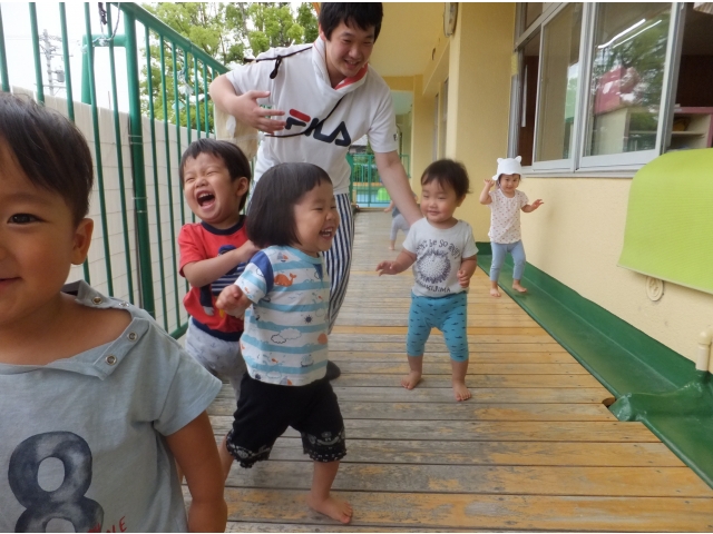 “まてまて～”
“つかまっちゃう～”
