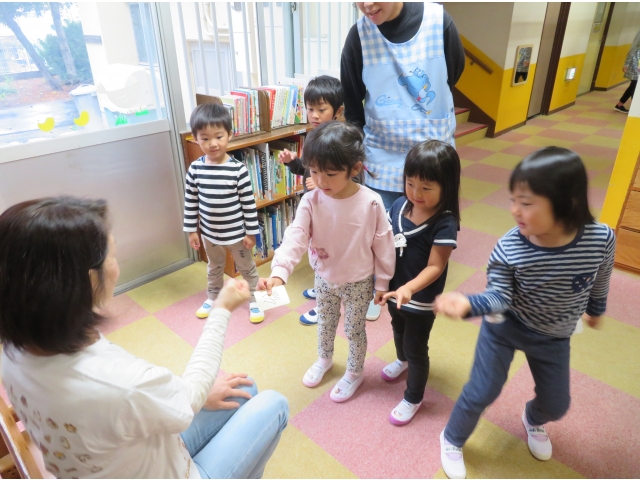 みんなで
“じゃんけん　ぽい”