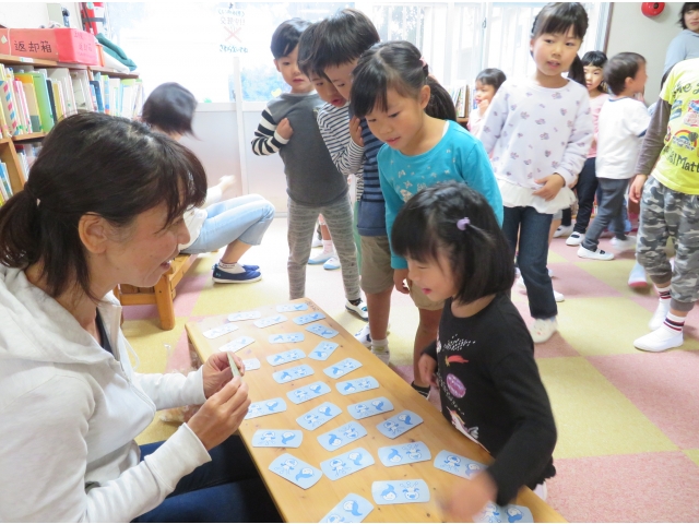 5歳児はカード対決!