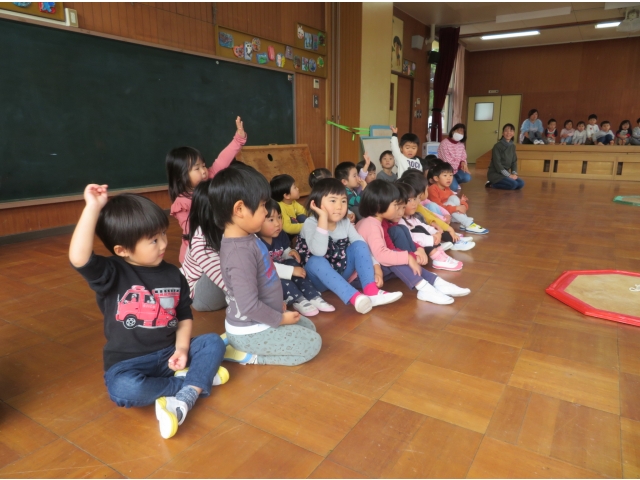 指導員さんの話をよく聞いて答えます(^^)/