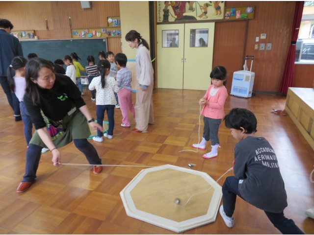 けんかこまの対決です!