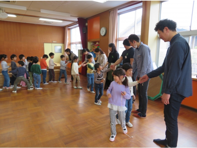 1人1人と握手してお礼の
気持ちを伝えます♡