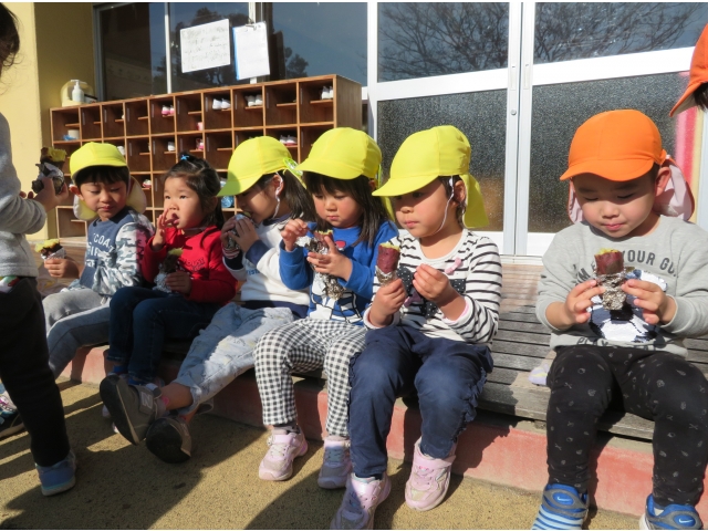 “どこから
食べようかなぁ~”