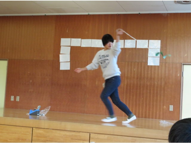 紙で作る凧!
いろいろな凧があります