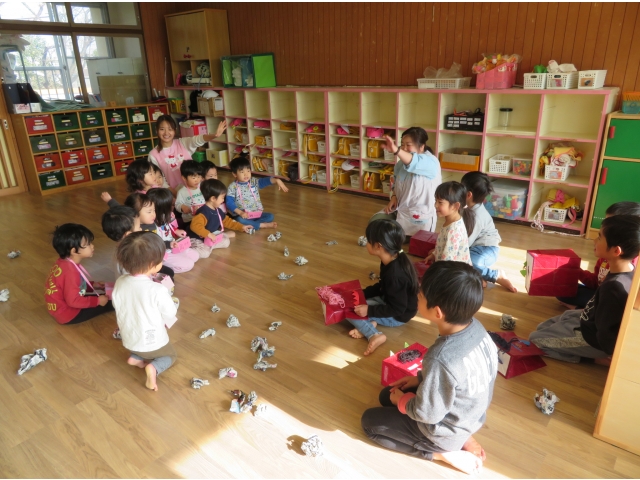 一緒に豆まきのうたを
歌います♪