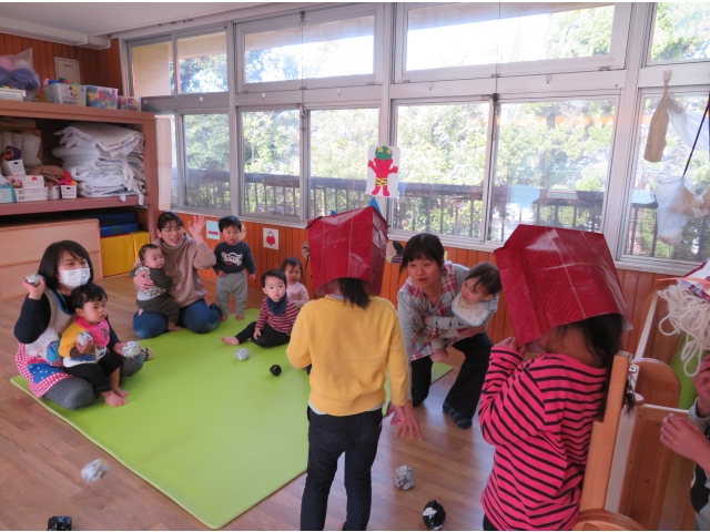 オニの登場に
びっくり!
な
ひよこのお友だち