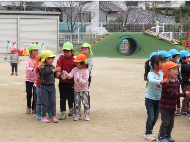 “じゃんけん　ぽん!”