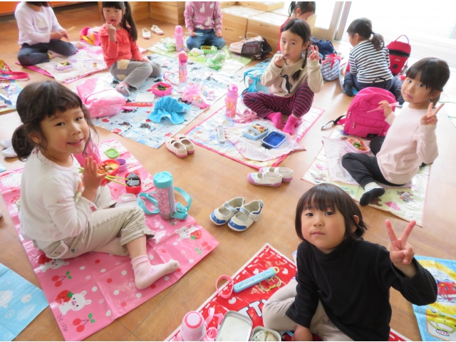 みんなで食べるお弁当は
格別です♡
