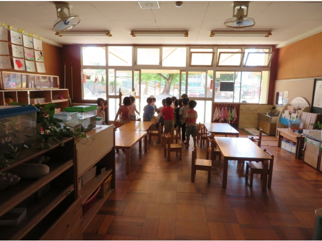 園庭に避難します。