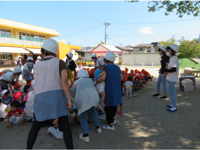 乳児さんも泣かずに参加。