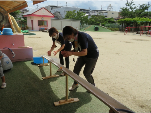 先生は箸で挑戦!