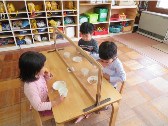 食べるのに夢中です!