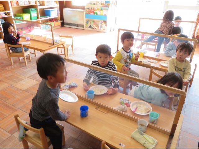 「おいしいよ～」と空のお皿を見せてくれました♡と!(^^)!