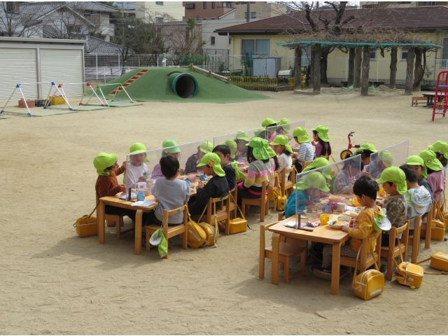 外での食事に美味しさも倍増♡