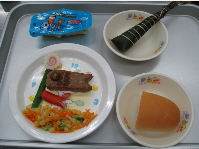 おやつのちまき、こいのぼりゼリーもあり豪華メニュー!