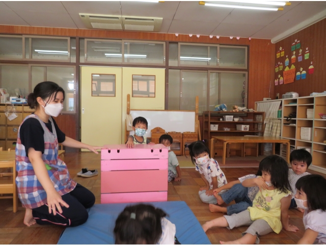 保育者と約束事を確認します。