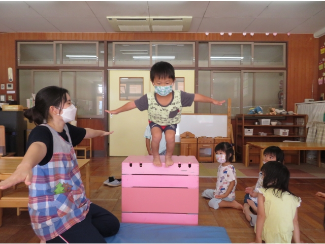 飛行機になるよ！