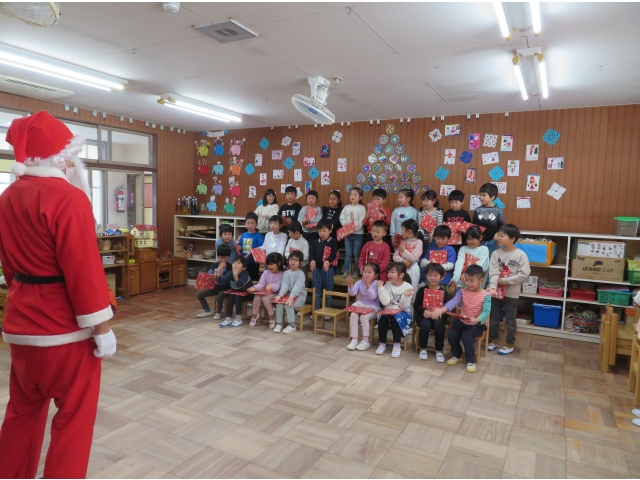 ぞう組さんからサンタさんに歌のお返しです♪