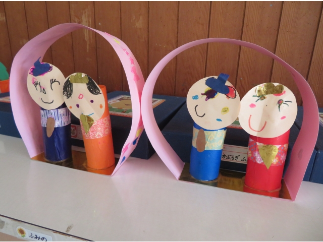 3歳児のおひなさま飾り