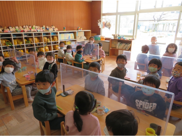 給食室からきりん組のお友だちにサプライズ!なにかな？