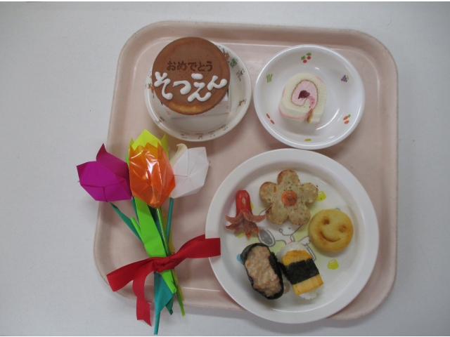 給食室からのお祝いメニューです♡