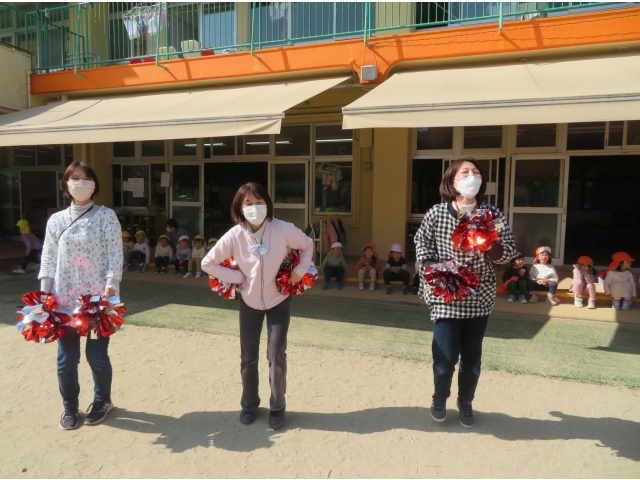 3、4歳児のお友だちは歌って参加です♫