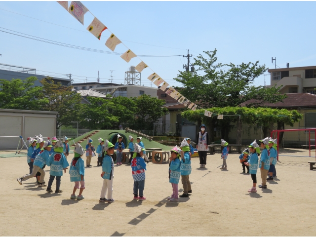 ぞう組のお友だちははっぴを着て踊ります♪