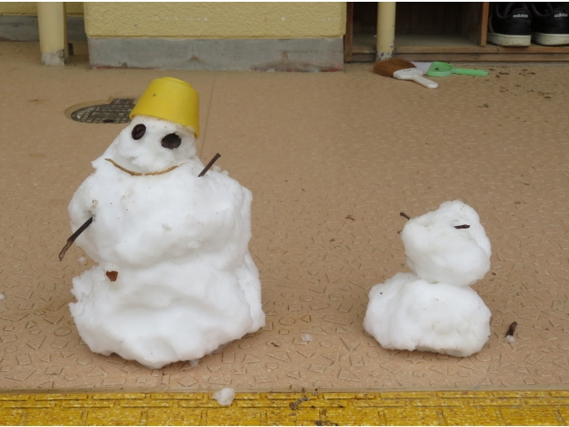 みんなで雪だるま作ったよ～
