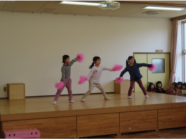 運動会で踊った曲を息を合わせて踊ります♬