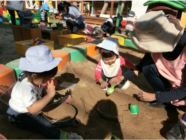 砂場も大好き！