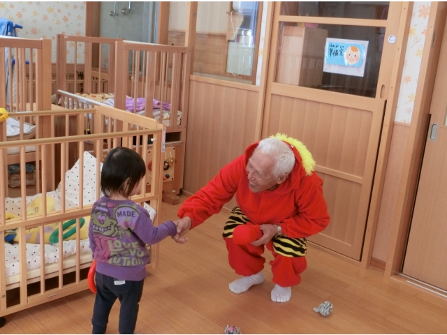 怖くないよ、あくしゅっ！