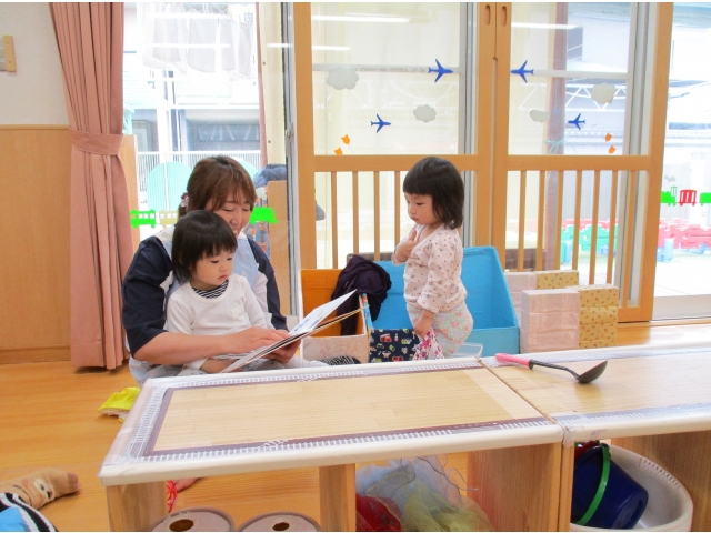 何を読んでいるのかな？