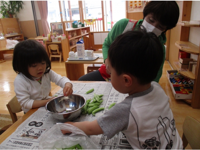 豆むき中