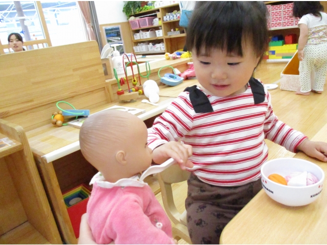 赤ちゃんにあーーん
