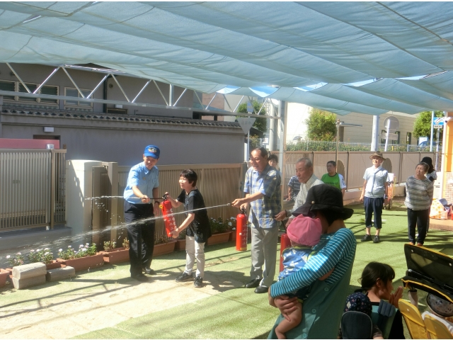 急いで消火するぞ！