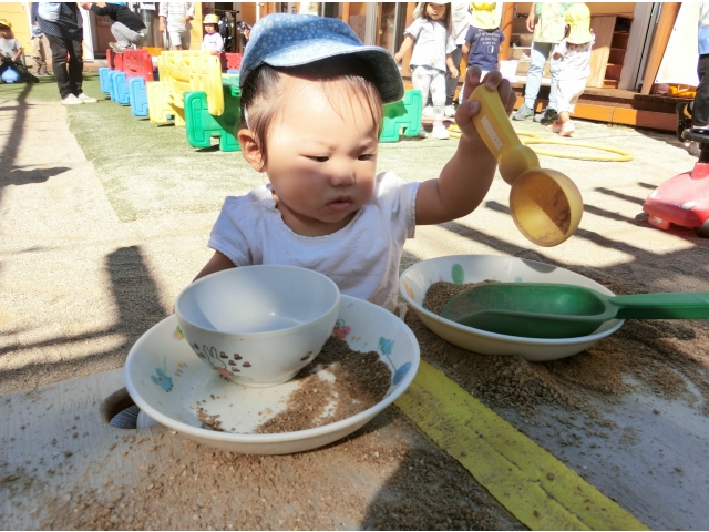砂遊び大好き！