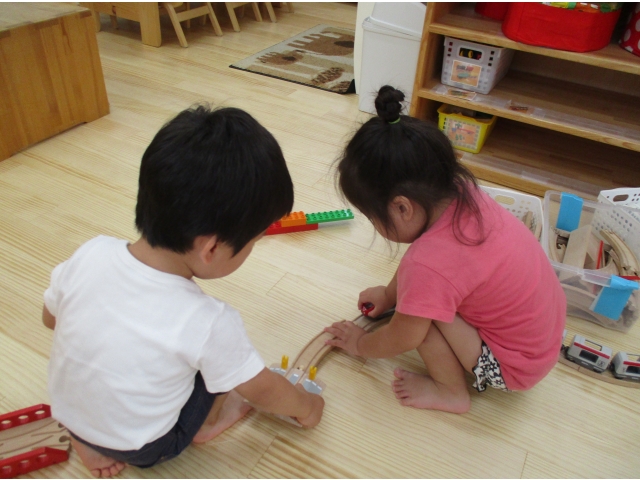 レールをつなげて…