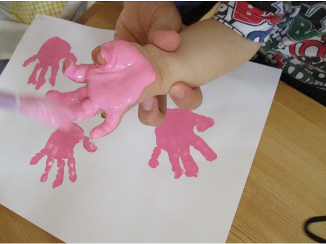 絵の具をぬりぬり