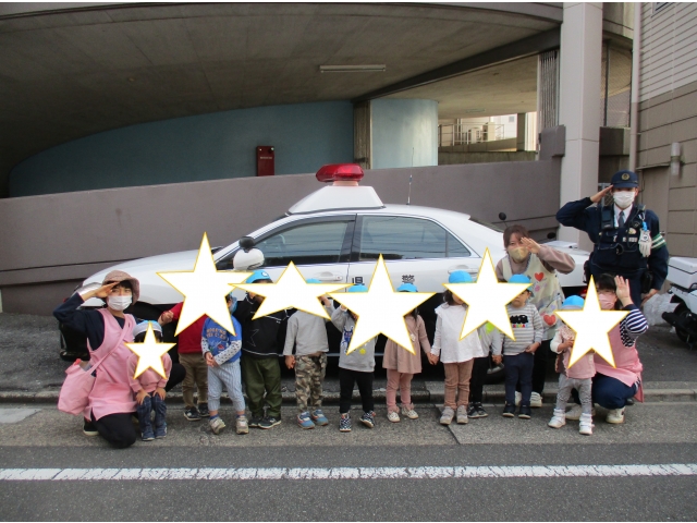 大好きなパトカーと共に…